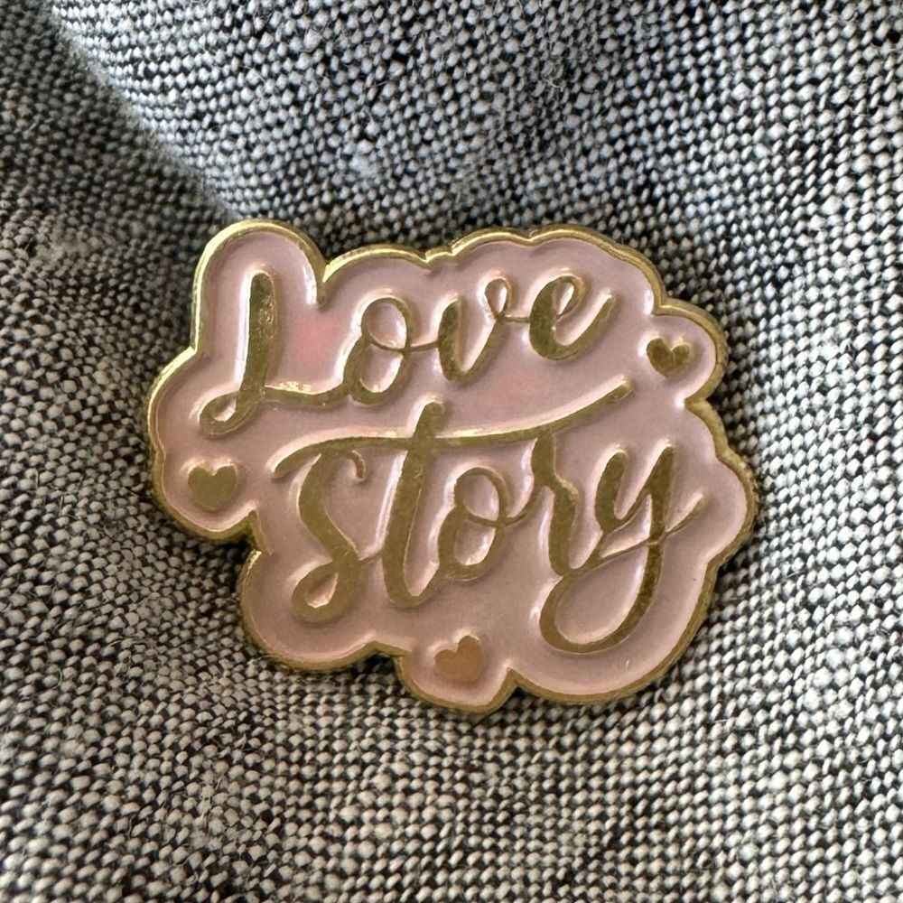 ✨2/$16 or 3/$20✨ Love Story 💕 Enamel Pin Taylor Swift Fearless Album - Picture 4 of 5
